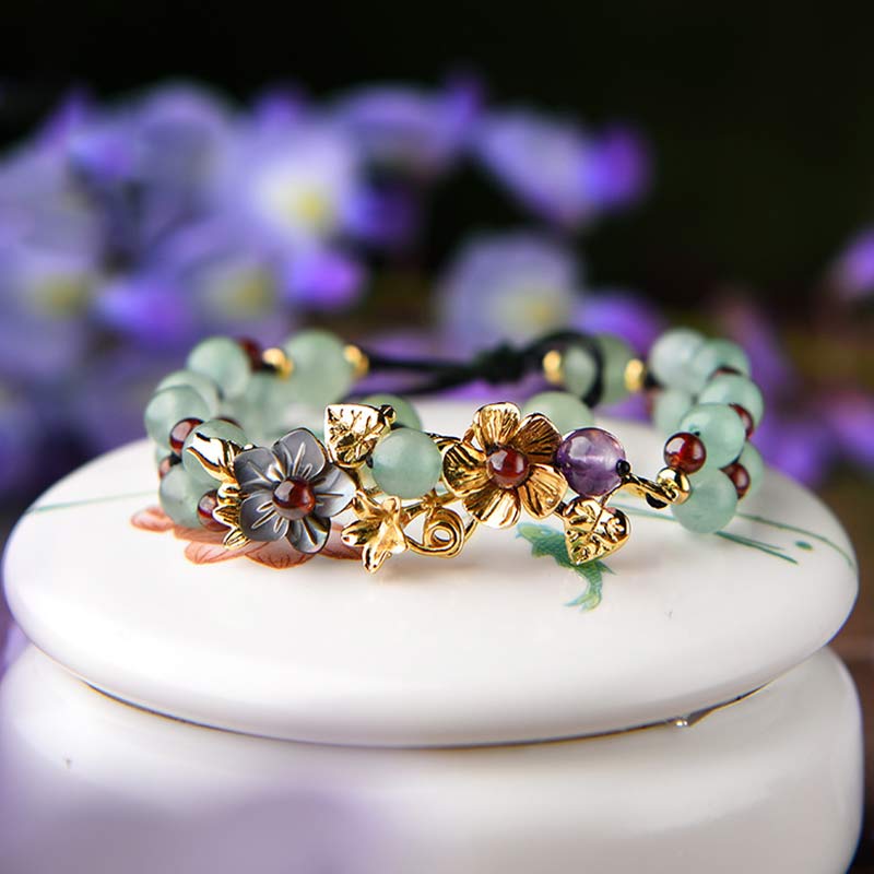 Braccialetto della fortuna con perline di fiore, petalo, avventurina verde e granato Buddha Stones