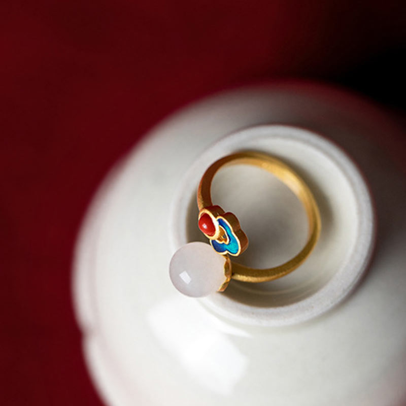 Anello di giada bianca con nuvola propizia e benedizione