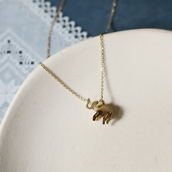 Collana con ciondolo a forma di elefante in titanio e acciaio con catena portafortuna