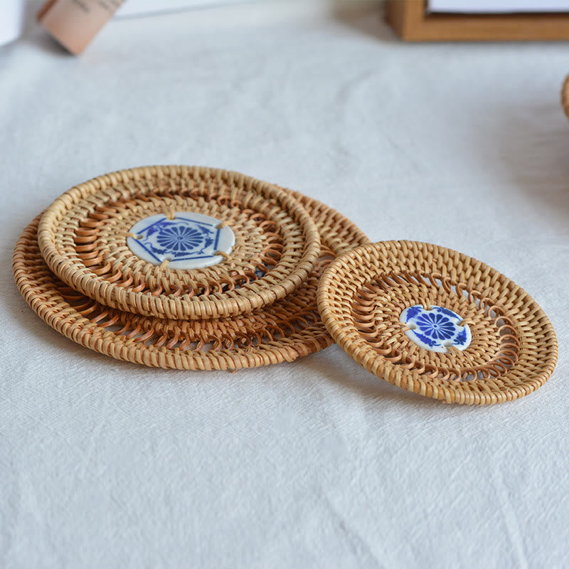 Sottobicchiere per tazza da tè in rattan con motivo floreale in ceramica - image 0