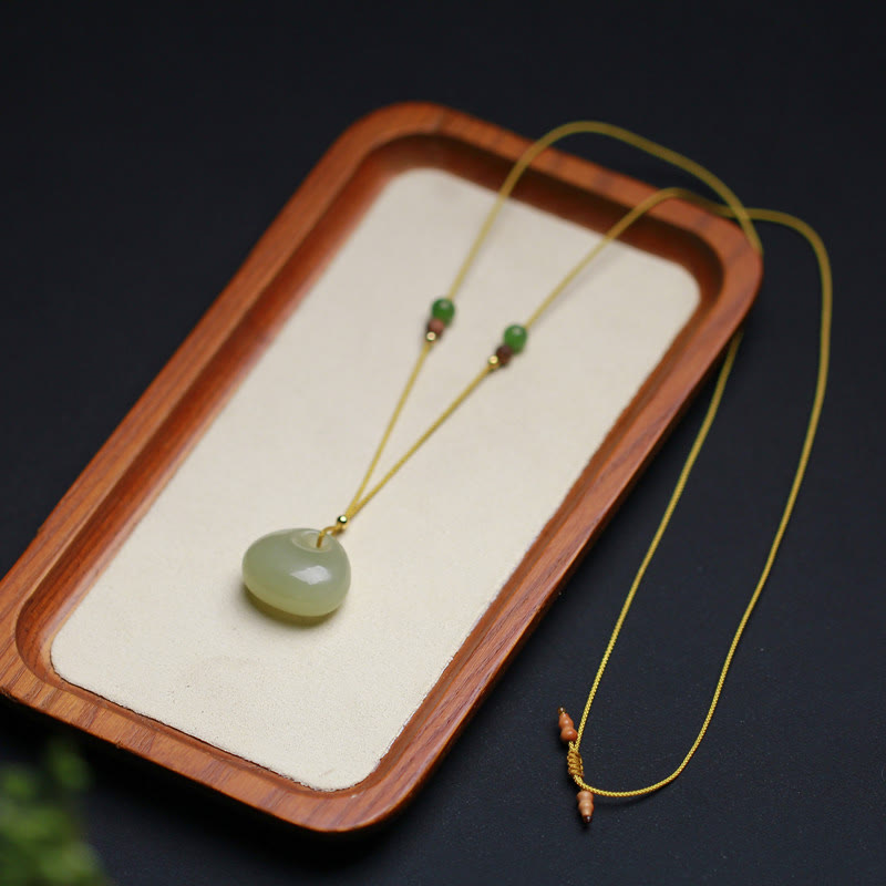 Collana con ciondolo in corda della prosperità con motivo a piccola borsa in giada naturale di Hetian