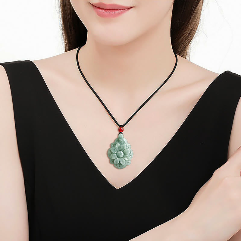 Buddha Stones Collana con ciondolo portafortuna con motivo floreale Kalanchoe blossfeldiana in giada naturale