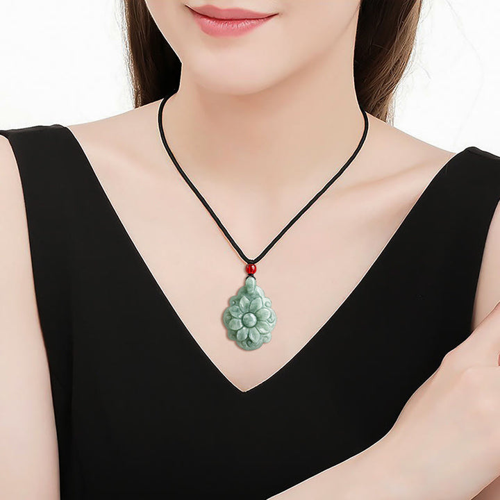 Buddha Stones Collana con ciondolo portafortuna con motivo floreale Kalanchoe blossfeldiana in giada naturale
