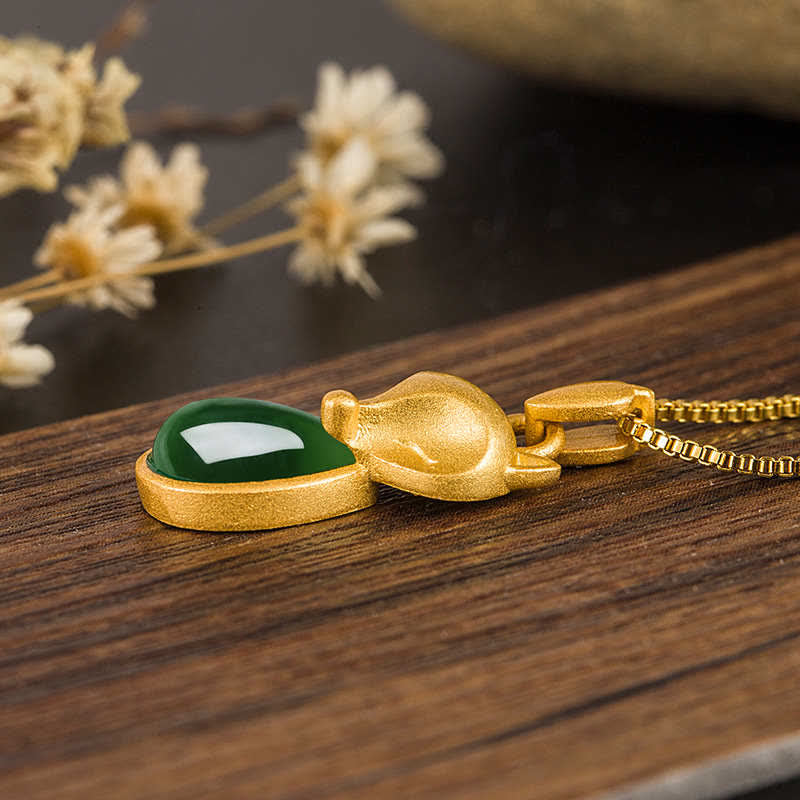 Collana pendente con motivo a volpe in calcedonio verde Buddha Stones