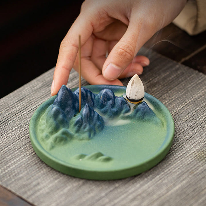 Bruciatore di incenso creativo Mountain River in ceramica con flusso di ritorno curativo