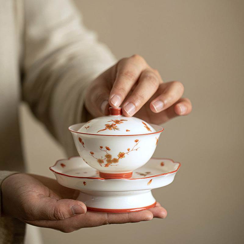 Buddha Stones Fiori di porcellana bianca Gaiwan in ceramica Sancai Tazza da tè Kung Fu Tazza da tè e piattino con coperchio