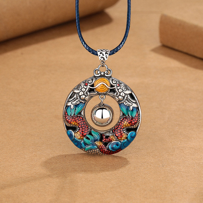 Buddha Stones Anno del Drago Draghi doppi colorati che giocano con perline Collana di protezione in rame con ciondolo