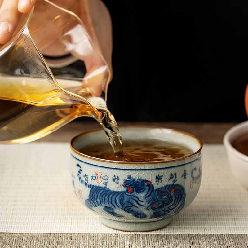 Buddha Stones Jingdezhen Tazza da tè in ceramica dipinta a mano con tigre carina Tazza da tè Kung Fu Ciotola da 140 ml