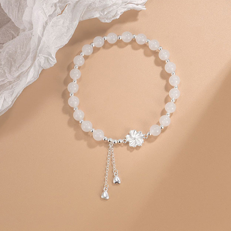 Braccialetto della fortuna con petali di fiori di pesco in giada bianca e Buddha Stones