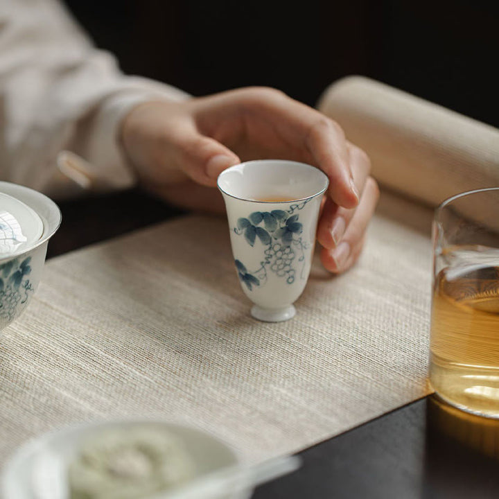 Buddha Stones Piccola tazza da tè in ceramica dipinta a mano con uva Tazza da tè Kung Fu 30 ml
