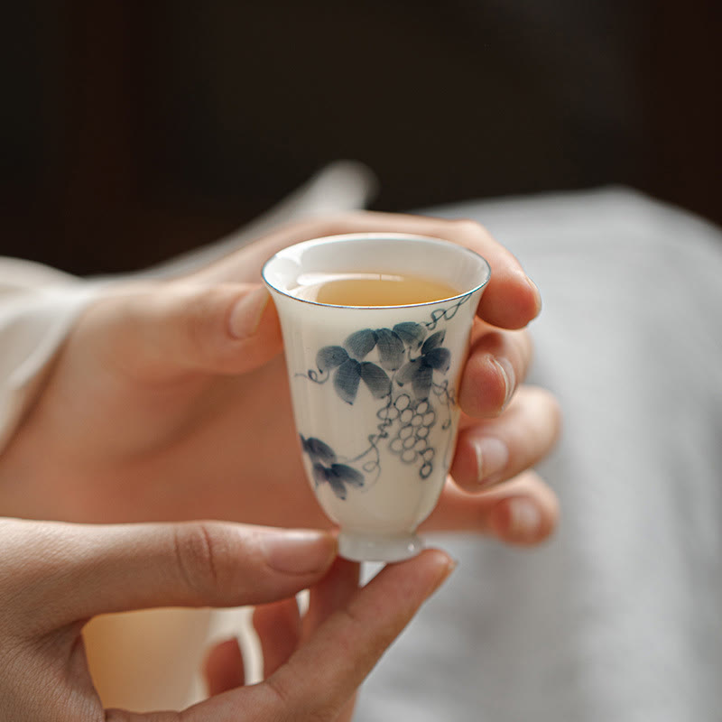 Buddha Stones Piccola tazza da tè in ceramica dipinta a mano con uva Tazza da tè Kung Fu 30 ml