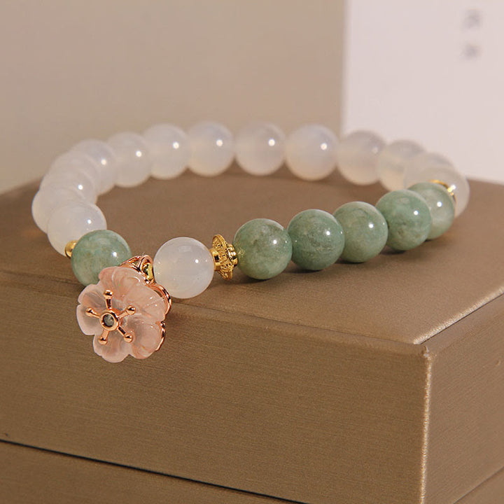 Braccialetto di protezione della fortuna con ciondolo a forma di fiore di giada e agata bianca Buddha Stones