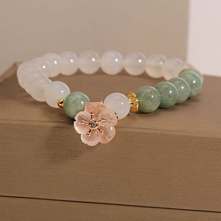 Braccialetto di protezione della fortuna con ciondolo a forma di fiore di giada e agata bianca Buddha Stones
