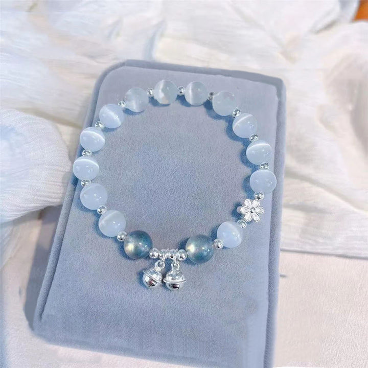 Braccialetto di supporto con ciondolo a forma di carattere Fu con campanella in fiore di pesco e cristalli occhio di gatto Buddha Stones