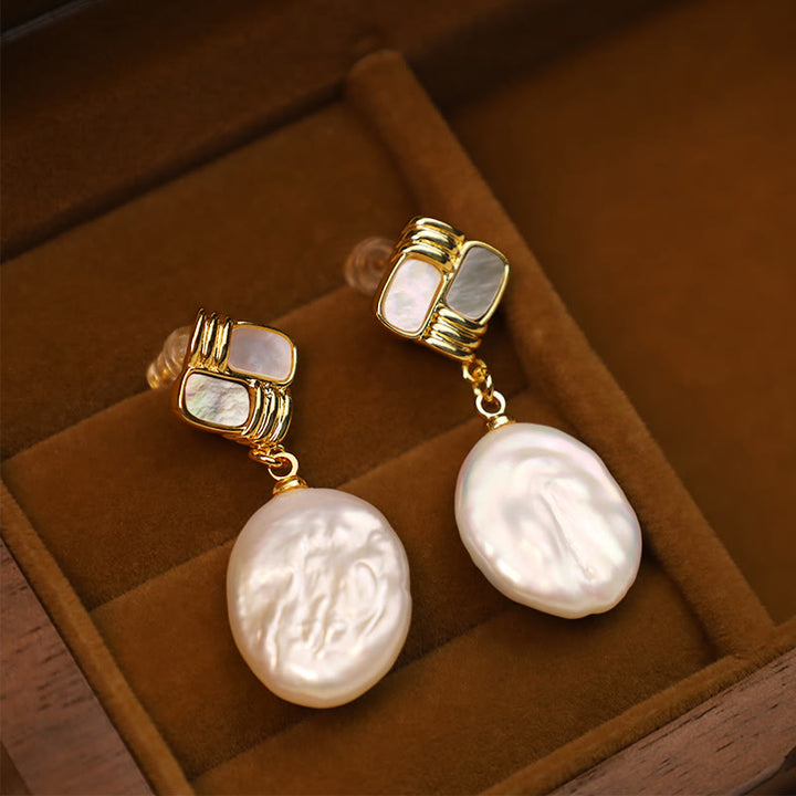 Orecchini pendenti con perle barocche naturali placcate in oro e argento sterling 925 Buddha Stones - Perla barocca bianca (perni in argento sterling 925) - image 6
