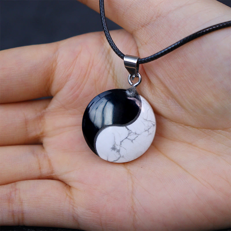 Buddha Stones Ossidiana nera naturale Turchese bianco Yin Yang Trasformazione Collana con ciondolo in corda