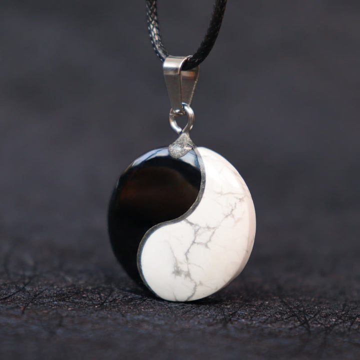 Buddha Stones Ossidiana nera naturale Turchese bianco Yin Yang Trasformazione Collana con ciondolo in corda