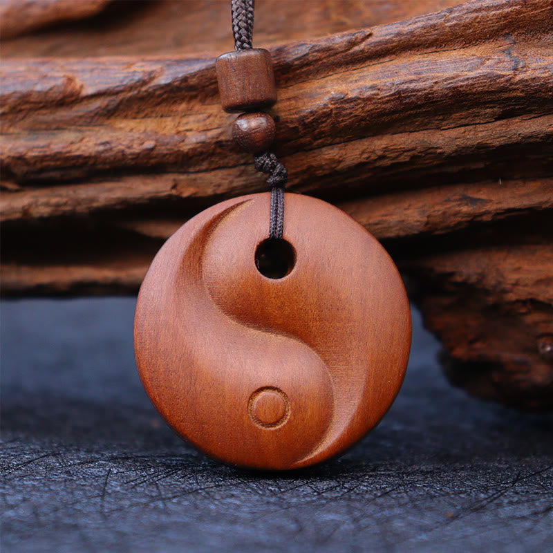 Collana con ciondolo di protezione della fortuna Yin Yang in legno di giuggiola colpito da fulmini Buddha Stones