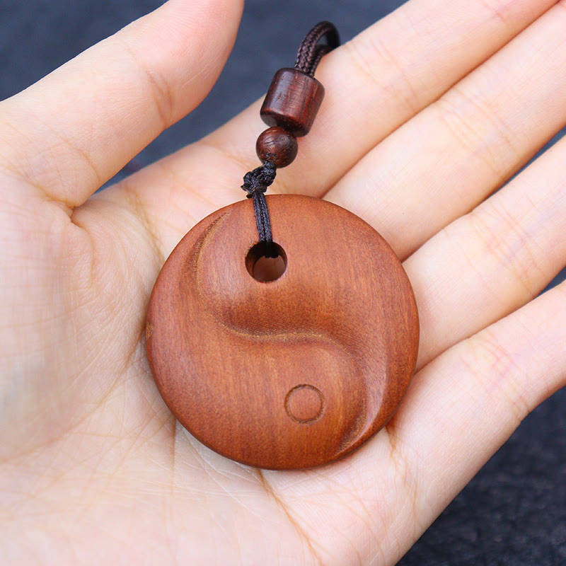 Collana con ciondolo di protezione della fortuna Yin Yang in legno di giuggiola colpito da fulmini Buddha Stones