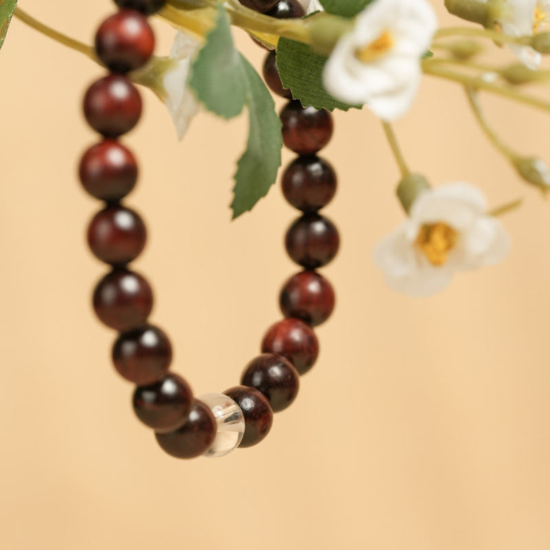 Braccialetto di protezione con piccole foglie di sandalo rosso e cristallo bianco Buddha Stones