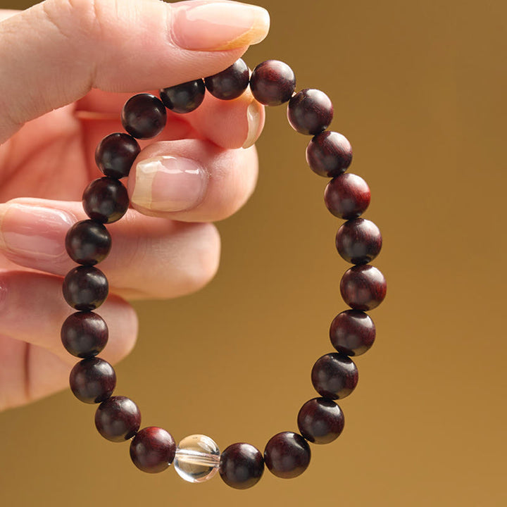 Braccialetto di protezione con piccole foglie di sandalo rosso e cristallo bianco Buddha Stones