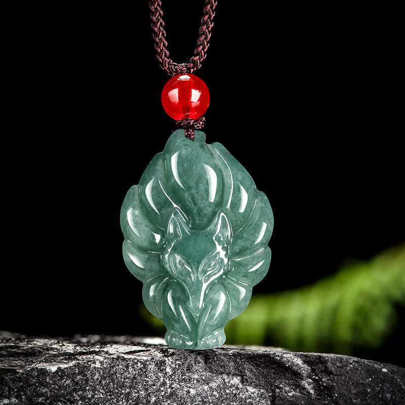 Collana con ciondolo portafortuna a forma di volpe a nove code in giada verde naturale Buddha Stones - Giada (giada naturale, il colore può variare) - image 0