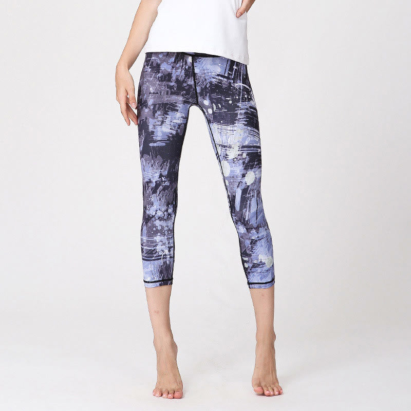 Leggings sportivi da yoga corti da donna con stampa Buddha Stones fiori di ciliegio Sakura Lines, pantaloni capri da yoga. - Linee grigie e blu - US8-10, UK/AU12-14, EU40-42 (XL) - image 9