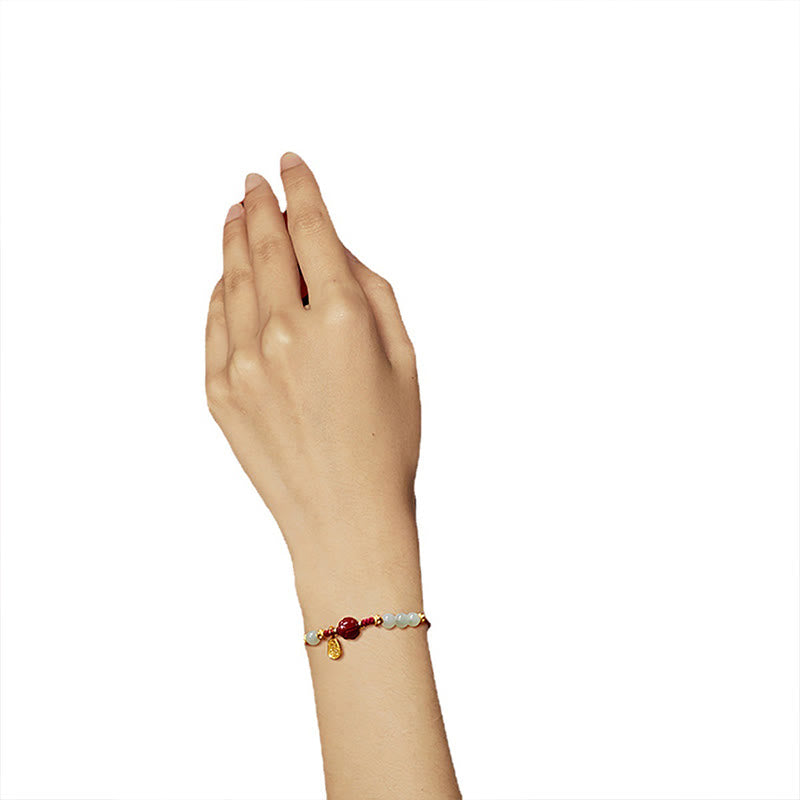 Braccialetto con corda rossa della fortuna placcato oro 24K con carattere Fu Buddha Stones Jade Cinnabar