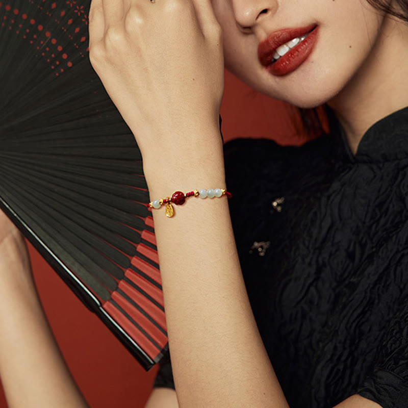Braccialetto con corda rossa della fortuna placcato oro 24K con carattere Fu Buddha Stones Jade Cinnabar