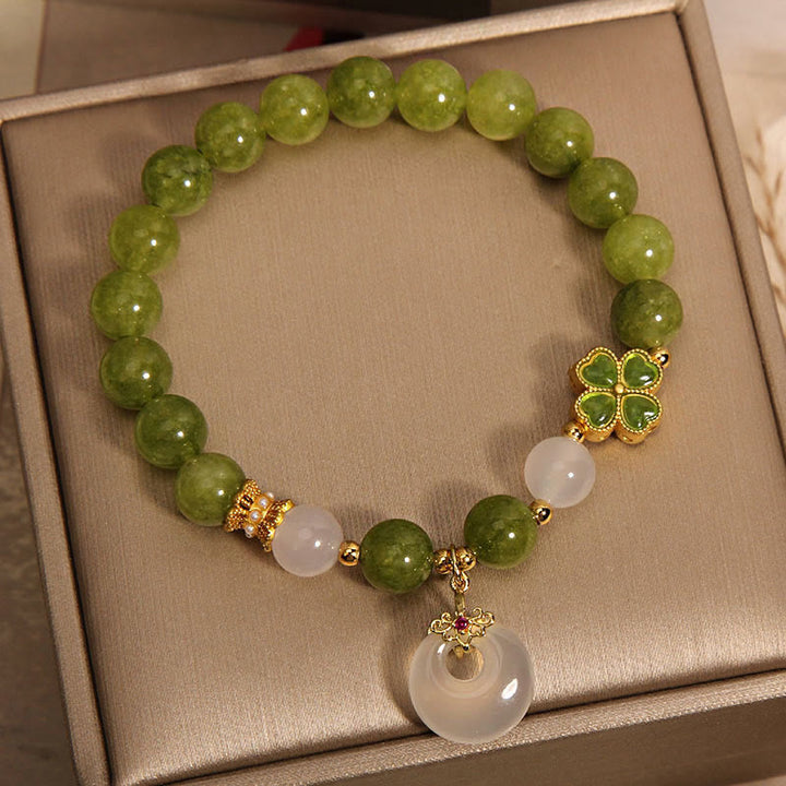 Braccialetto con ciondolo a forma di fibbia della pace con quadrifoglio , Buddha Stones, tormalina verde, calcedonio e saggezza