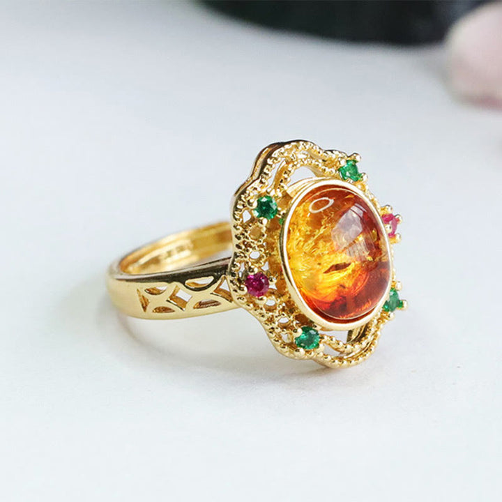 Anello di fiducia in Buddha Stones con fiore di ambra cava in pizzo