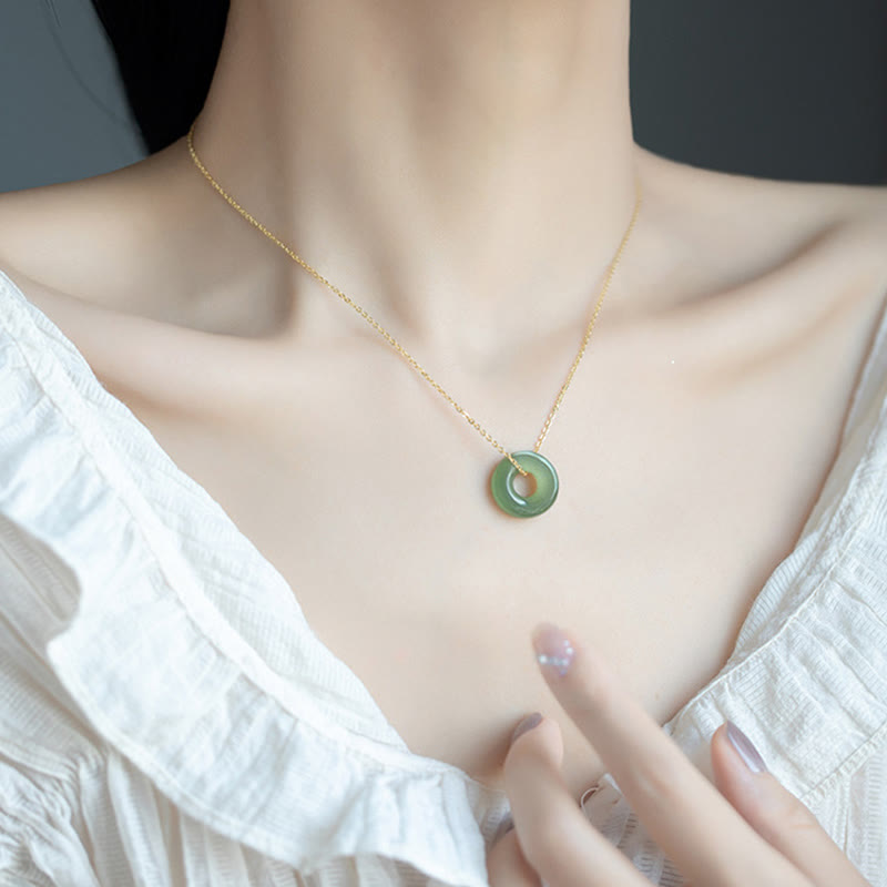 Collana con ciondolo con fibbia della pace in giada Hetian placcata in oro e argento sterling 925 Buddha Stones - image 10