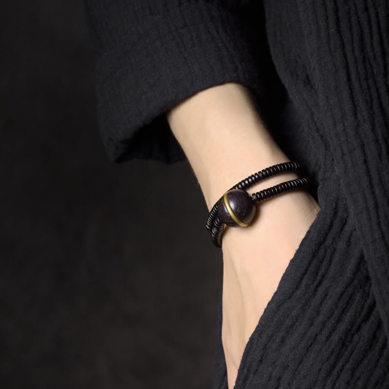 Collana con bracciale a doppio giro in Buddha Stones, in legno di ebano, in ottone e rame, con sfera di equilibrio cubica