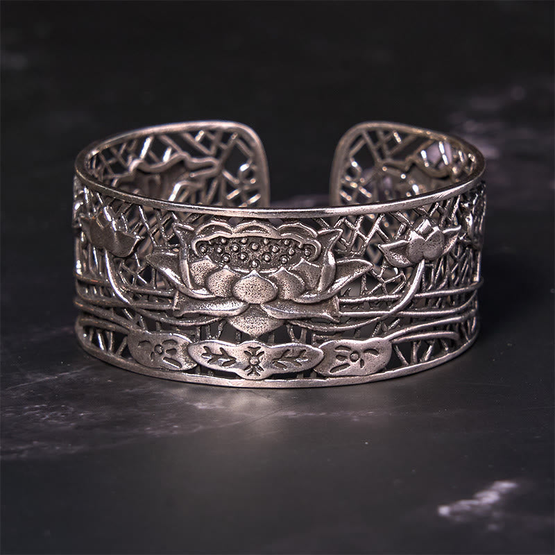 Braccialetto di guarigione dell'illuminazione in rame placcato argento con pietre Buddha Stones e loto cavo