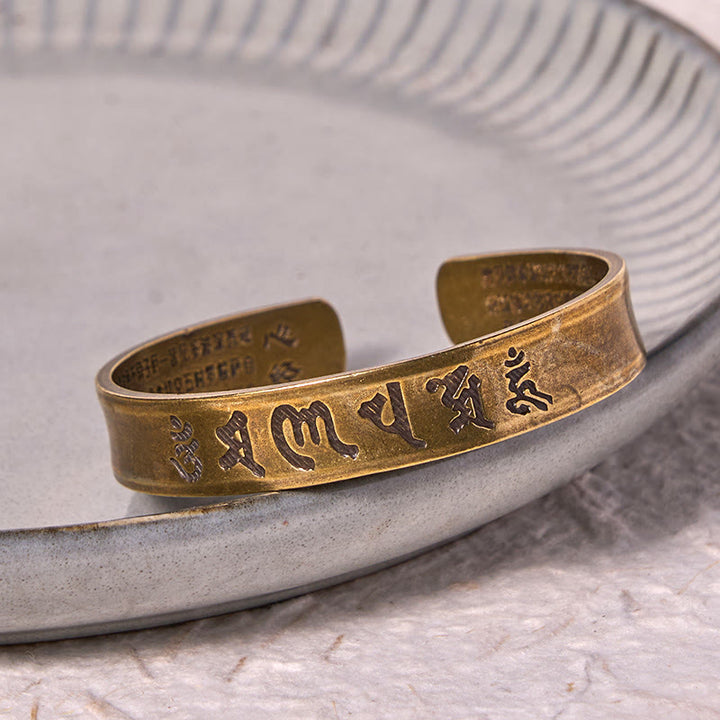 Buddha Stones Sei parole vere 'om Mani Padme Hum' Sutra del cuore Bracciale rigido in ottone e rame per la pace interiore