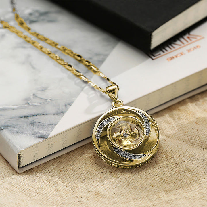 Collana con ciondolo portafortuna girevole a forma di mulino a vento in ottone placcato oro Buddha Stones