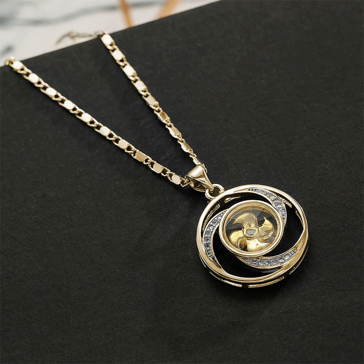 Collana con ciondolo portafortuna girevole a forma di mulino a vento in ottone placcato oro Buddha Stones
