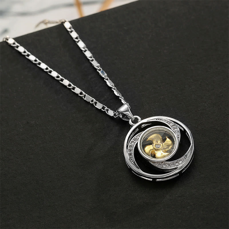 Collana con ciondolo portafortuna girevole a forma di mulino a vento in ottone placcato oro Buddha Stones