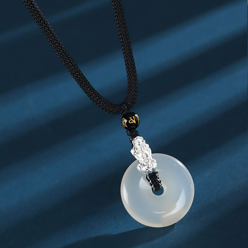 Buddha Stones Agata bianca Argento Sterling 999 Onice nero Sandalo verde Pi Xiu Fibbia della pace Collana con ciondolo Sei parole vere - Agata bianca, argento sterling 999, onice nero - image 1