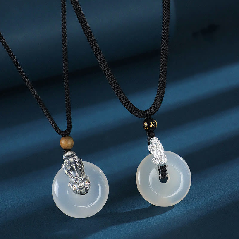 Buddha Stones Agata bianca Argento Sterling 999 Onice nero Sandalo verde Pi Xiu Fibbia della pace Collana con ciondolo Sei parole vere - image 0