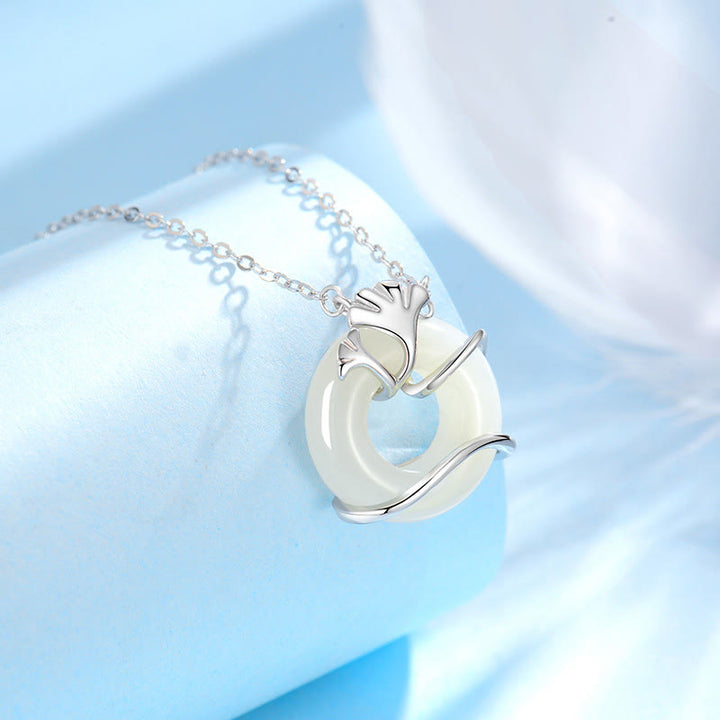 Collana con ciondolo a forma di foglia di ginkgo con fibbia della pace in argento sterling 925 Buddha Stones in giada Hetian - image 9