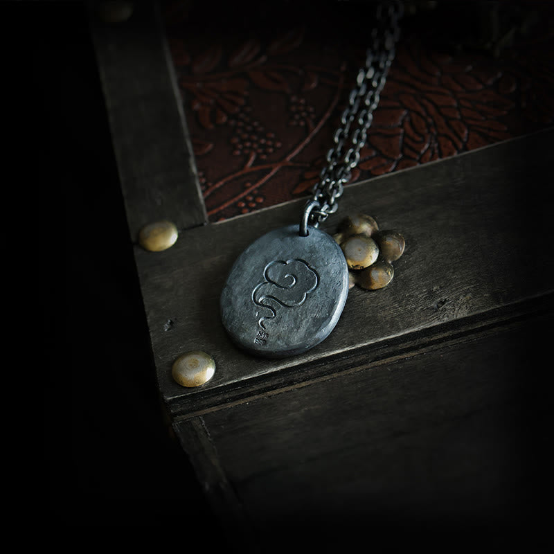 Collana pendente con ciondolo a forma di gru con nuvole di buon auspicio, in argento Buddha Stones 999 e oro 24k - image 2