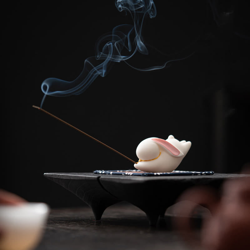 Buddha Stones Coniglio volante Tappetino di bambù Bruciatore di incenso in ceramica curativo Decorazione da scrivania