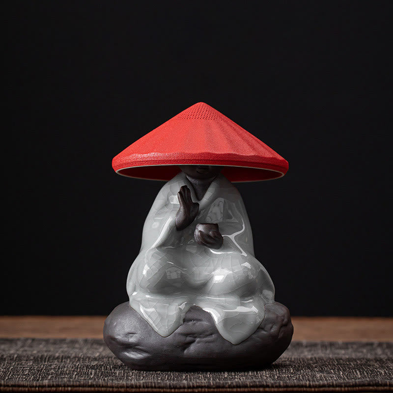 Buddha Stones Piccolo monaco Zen Cappello Colino Accessori da tè in ceramica Figurina Decorazione per la casa - Colino con motivo a fessura, cappello rosso del monaco, 9*12,2 cm - image 24