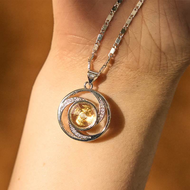 Collana con ciondolo portafortuna girevole a forma di mulino a vento in ottone placcato oro Buddha Stones