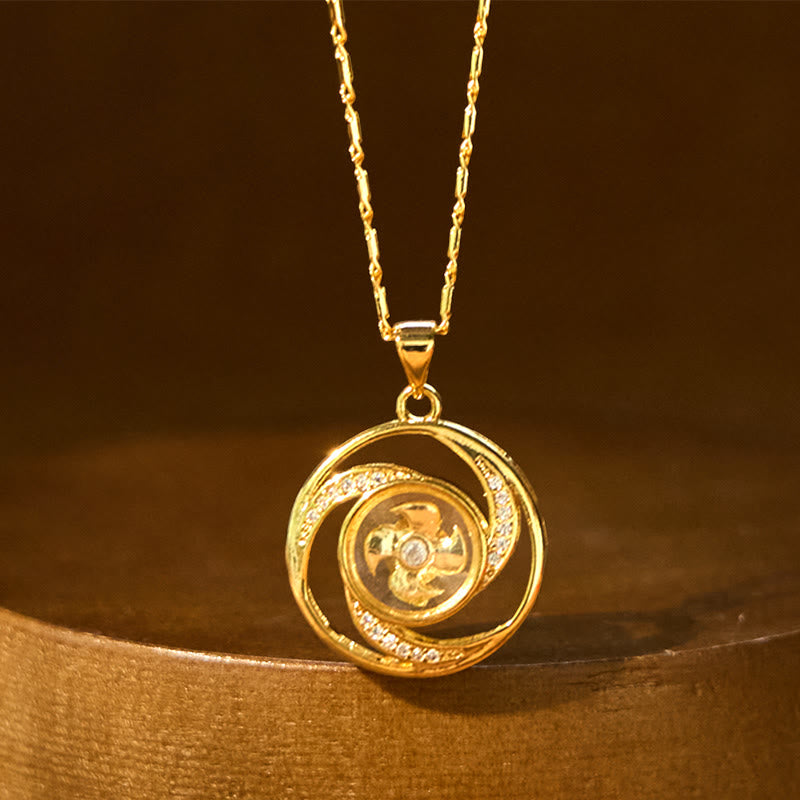 Collana con ciondolo portafortuna girevole a forma di mulino a vento in ottone placcato oro Buddha Stones