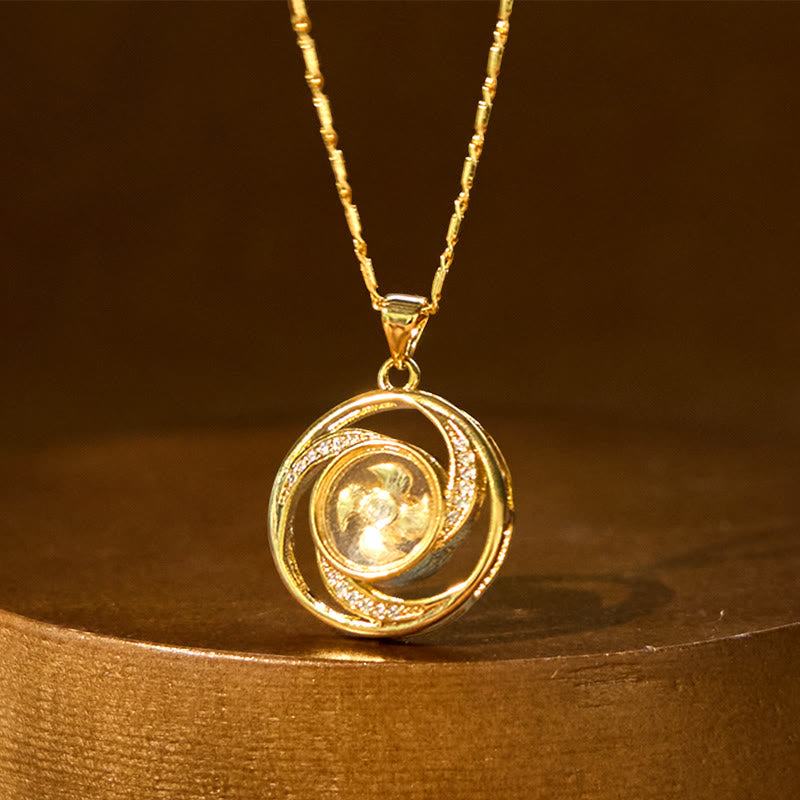 Collana con ciondolo portafortuna girevole a forma di mulino a vento in ottone placcato oro Buddha Stones