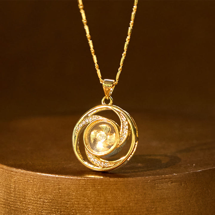 Collana con ciondolo portafortuna girevole a forma di mulino a vento in ottone placcato oro Buddha Stones