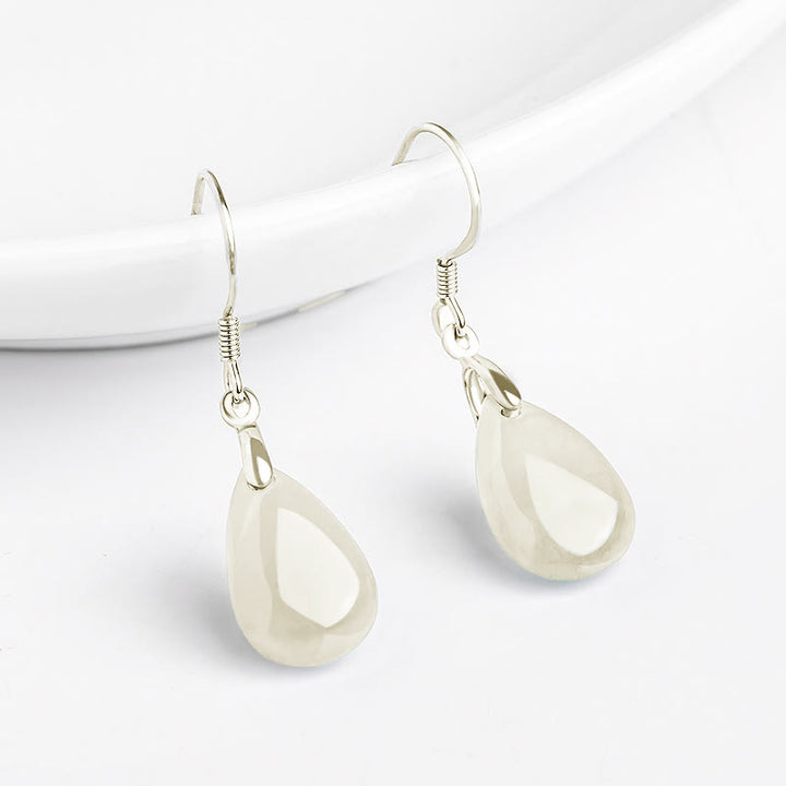 Orecchini pendenti Buddha Stones in argento sterling 925 con motivo a goccia d'acqua e giada, motivo fortuna e prosperità - image 1