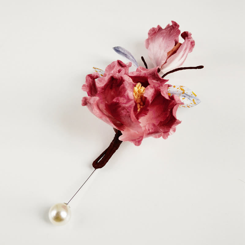 Spilla a forma di fiore rosso in seta di gelso con Buddha Stones, realizzata a mano